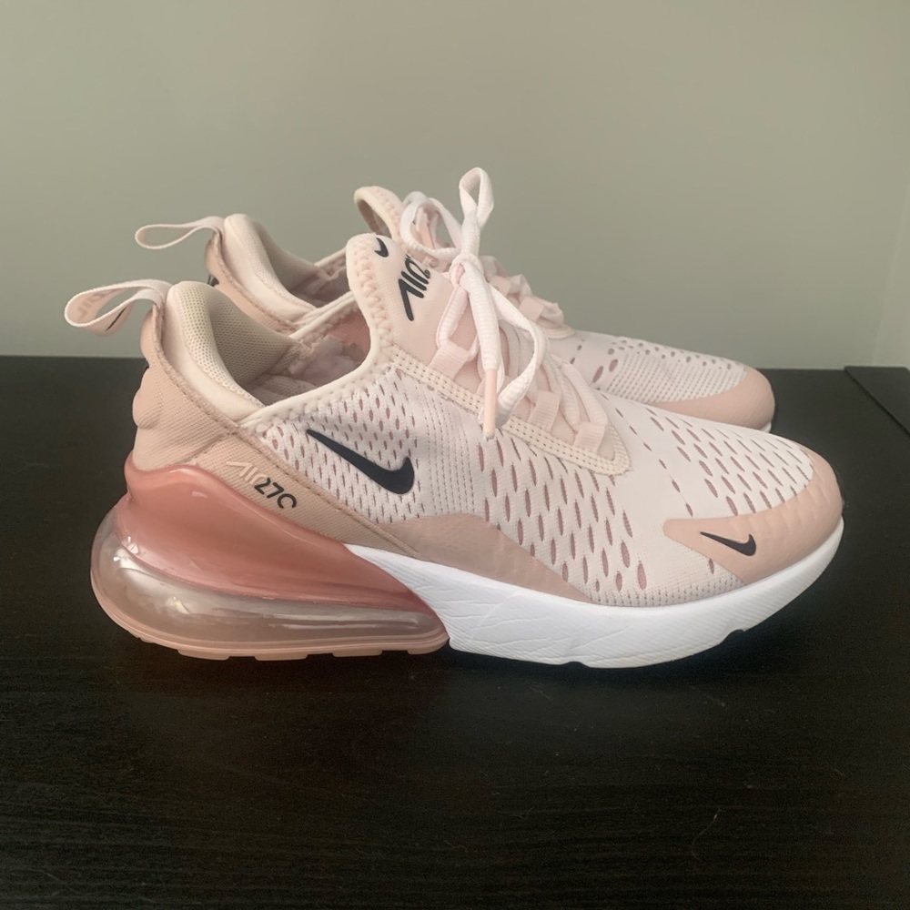 Women’s Nike Air 270’s size 6